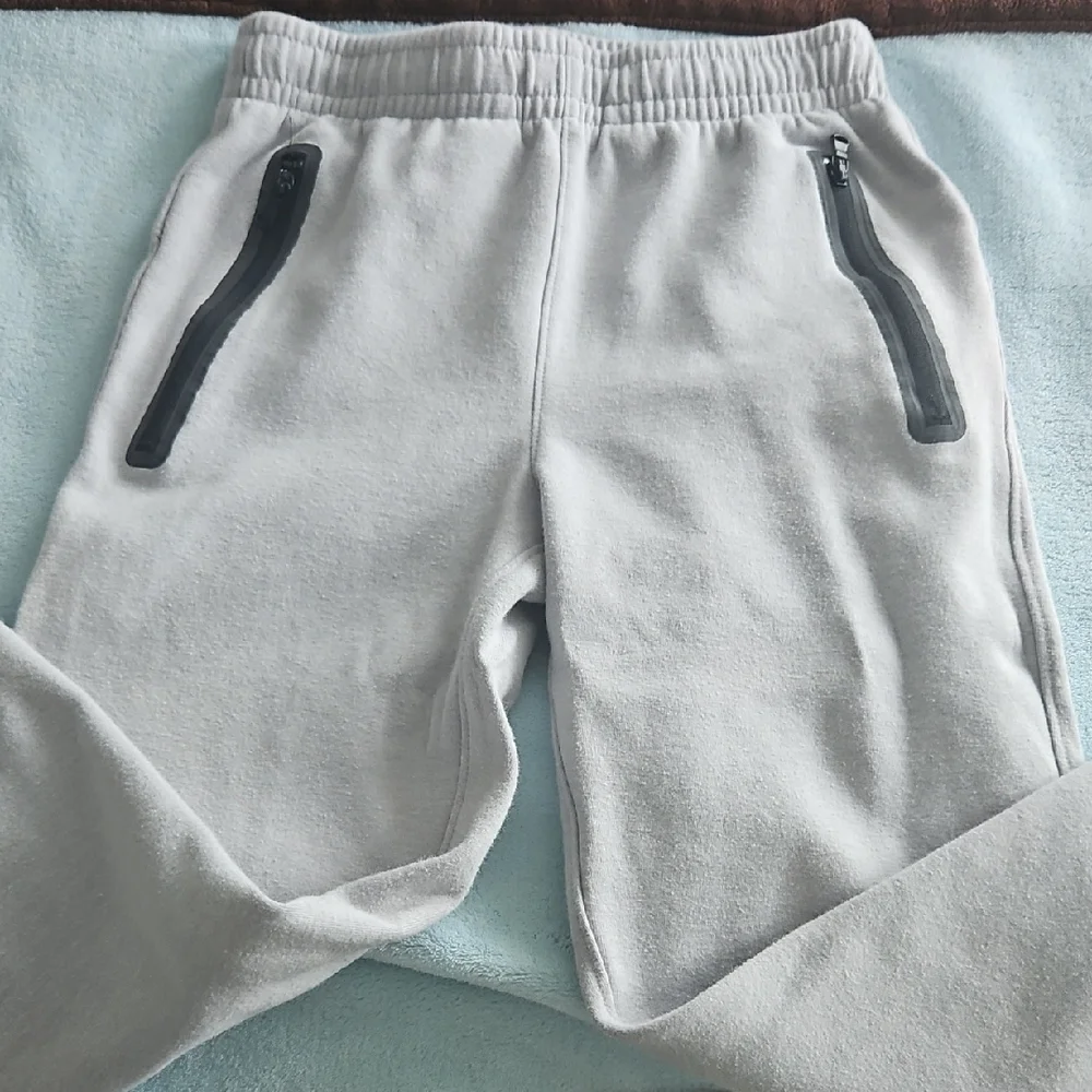 Old Navy Light Gray Kids Fleece Joggers with Black Zip Pockets